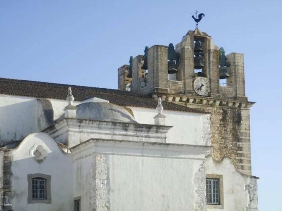 Self-guided Discovery Walk Faro's statues, ships and sanctuaries