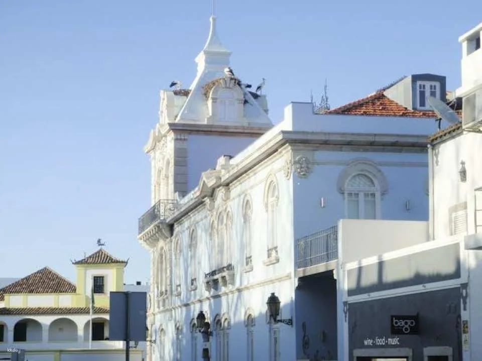 Self-guided Discovery Walk Faro's statues, ships and sanctuaries