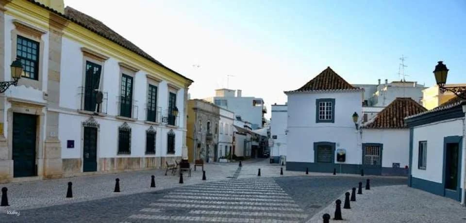 Self-guided Discovery Walk Faro's statues, ships and sanctuaries