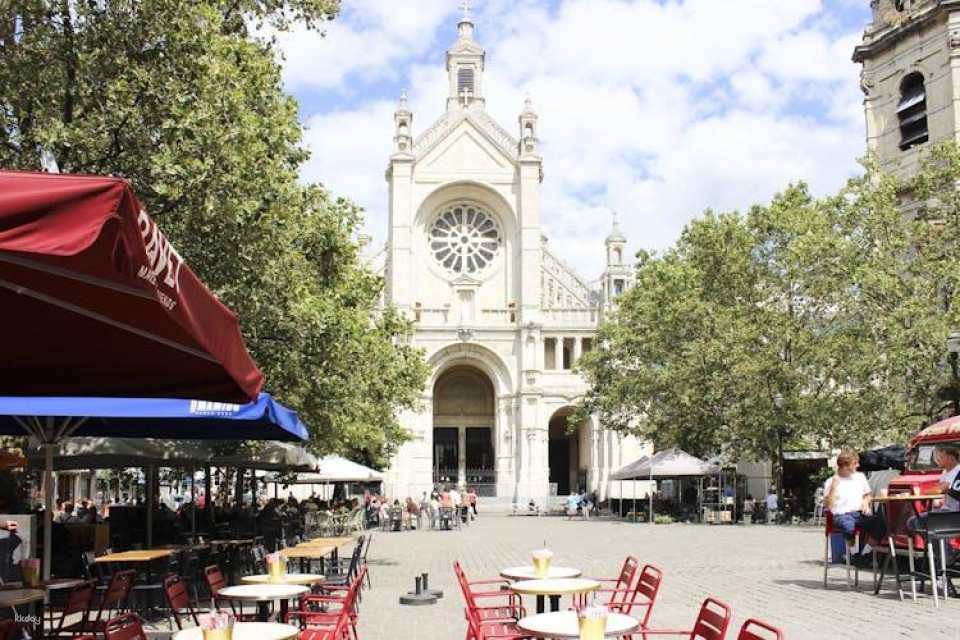 Self-guided discovery walk in Brussels' Place Sainte Catherine