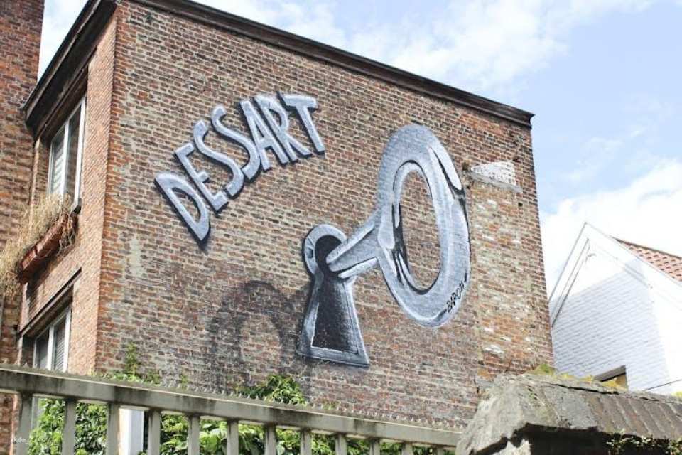 Self-guided discovery walk in Brussels' Place Sainte Catherine