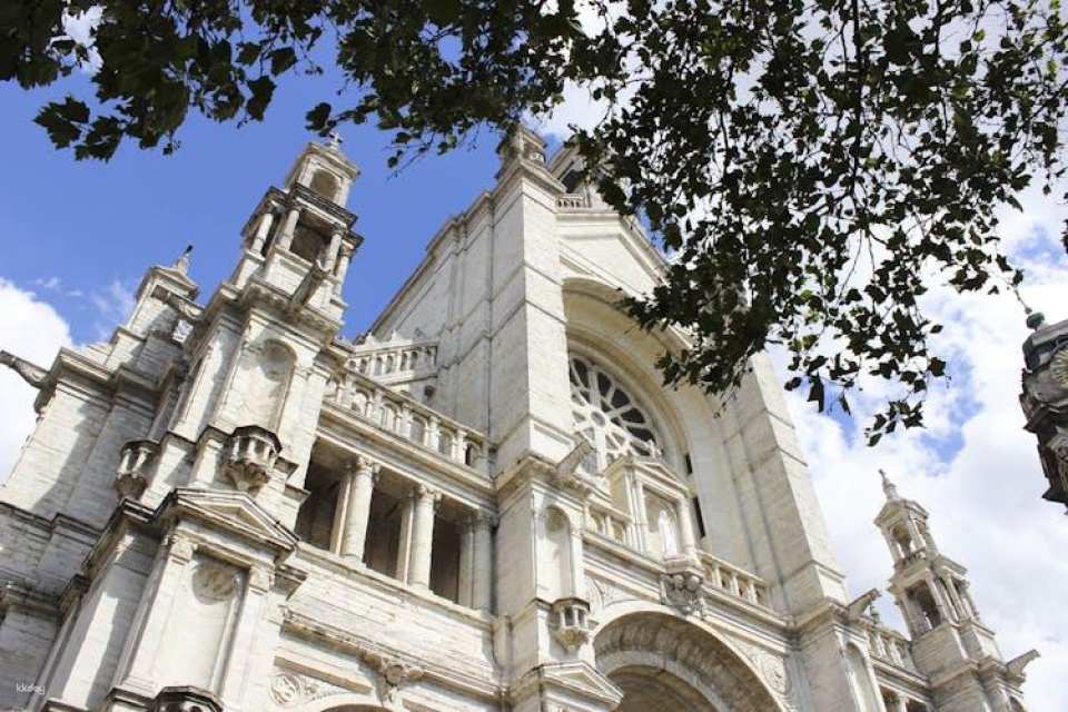 Self-guided discovery walk in Brussels' Place Sainte Catherine