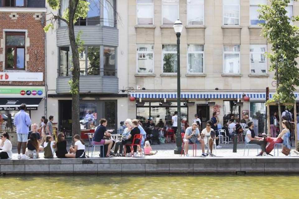 Self-guided discovery walk in Brussels' Place Sainte Catherine