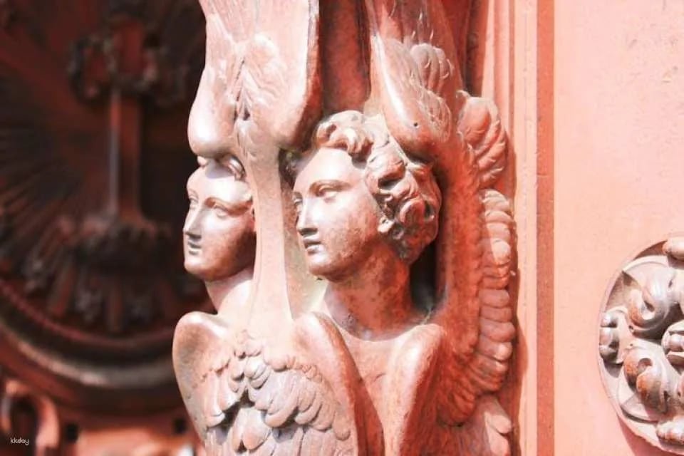 Self-guided discovery walk in Brussels' Place Sainte Catherine