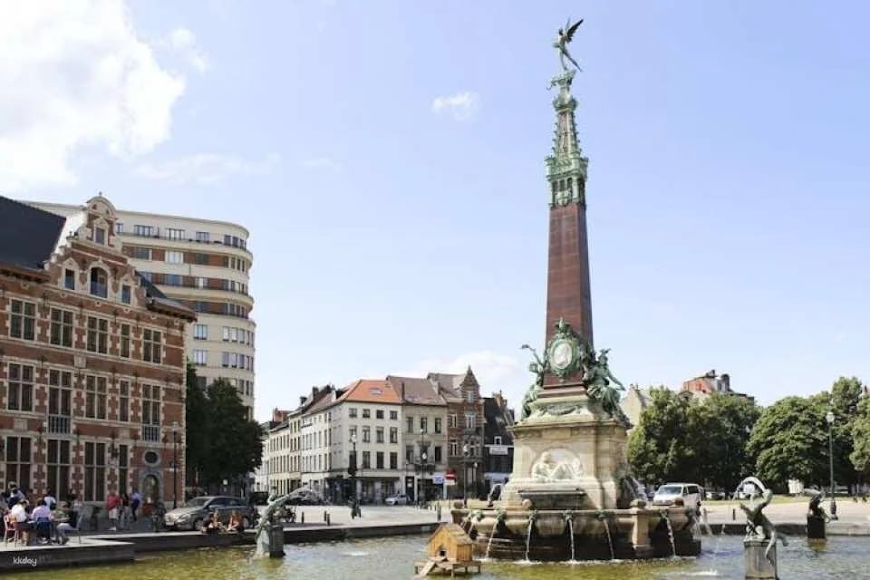 Self-guided discovery walk in Brussels' Place Sainte Catherine