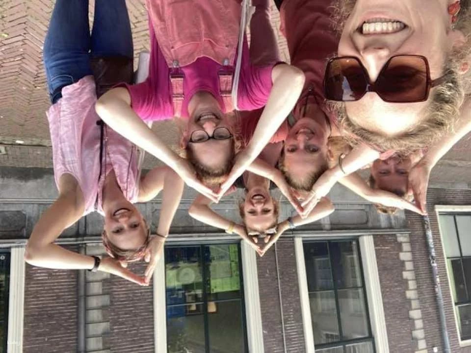 Self-guided interactive pub trail in Leeuwarden with online app