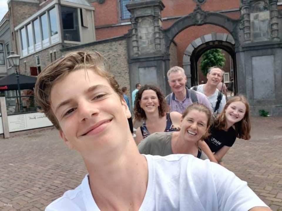 Self guided tour with interactive city game of Dordrecht