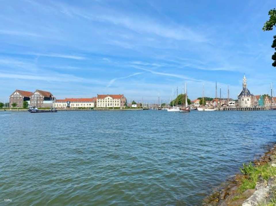 Self guided tour with interactive city game of Hoorn