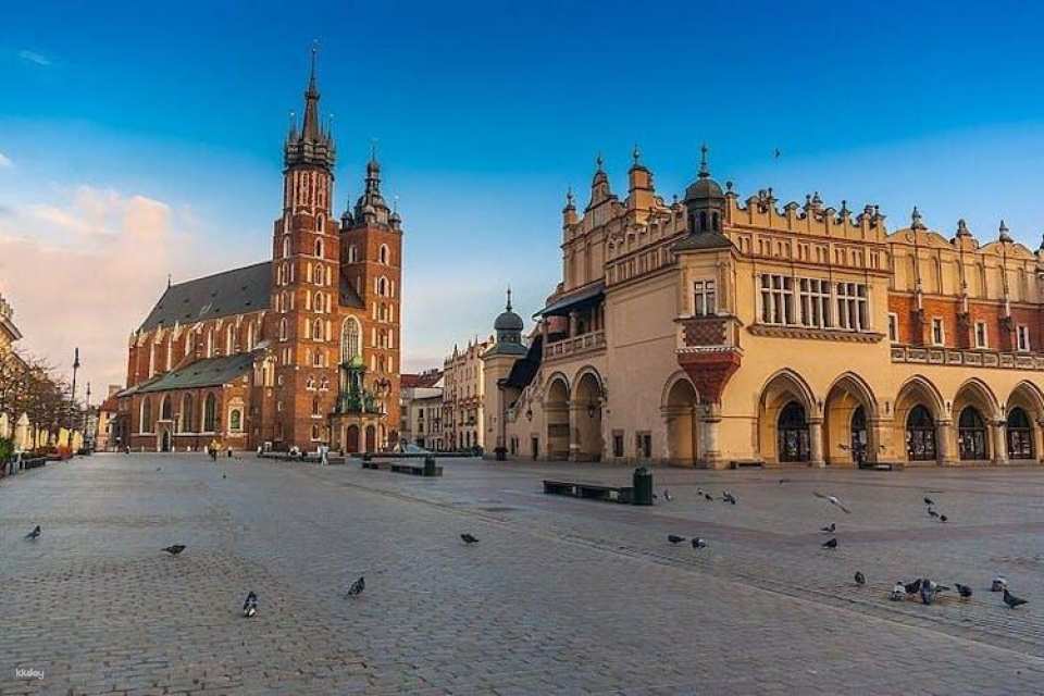 Self guided tour with interactive city game of Krakow