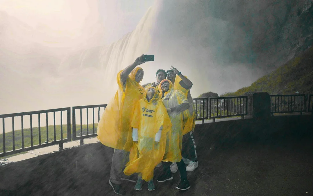 Semi-Private Day & Night Sightseeing Tour of Niagara Falls Canada with Cruise & Dinner Image 2