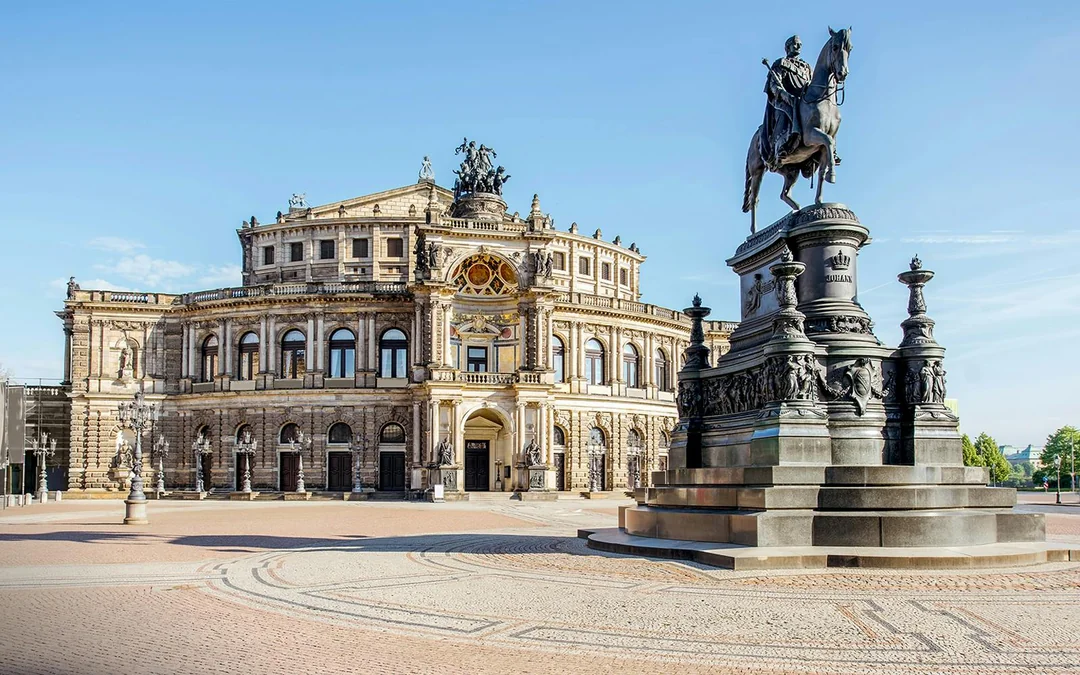 Semperoper Tickets & Old Town Guided Tour Image 3