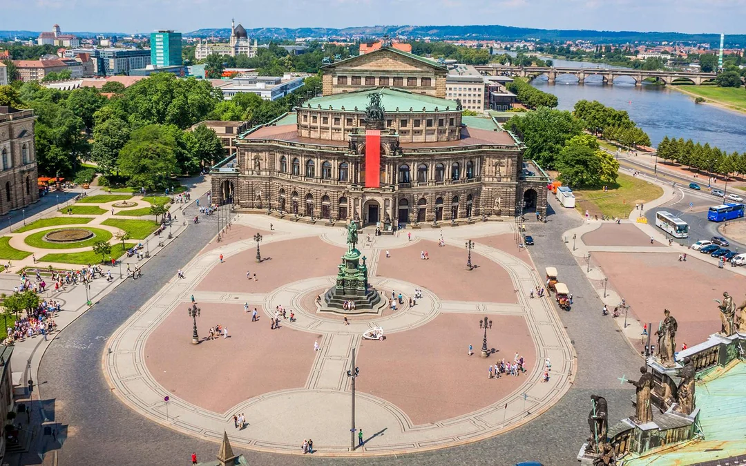 Semperoper Tickets & Old Town Guided Tour Image 5