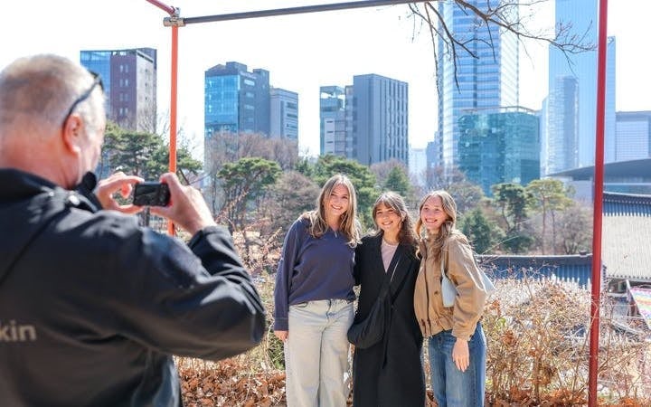 Seoul Gangnam Small-Group Walking Tour with Korean BBQ Dinner and Modern Landmarks Image 2