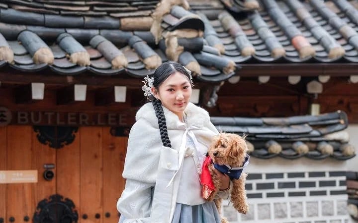 Seoul Private Hanbok Palace Photoshoot with Professional Photography and Edited Images Image 4