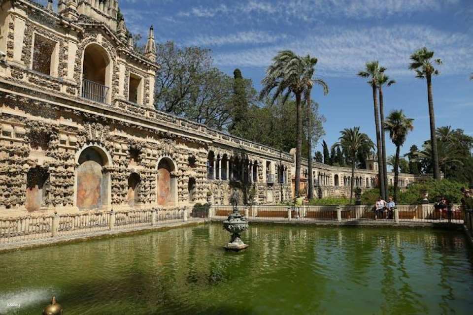 Sevilla Alcázar and cathedral guided tour with priority access tickets