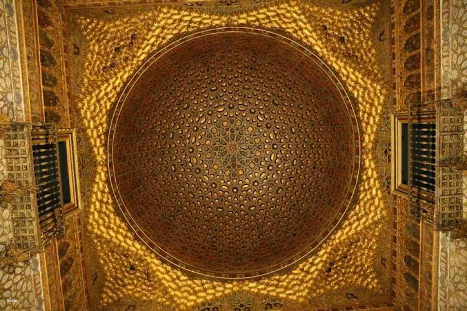 Sevilla Alcázar and cathedral guided tour with priority access tickets
