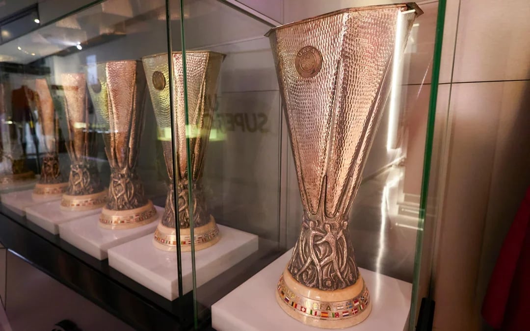 Sevilla FC: Ramón Sánchez-Pizjuán Stadium Tour with Audio Guide and Pitch Access Image 8