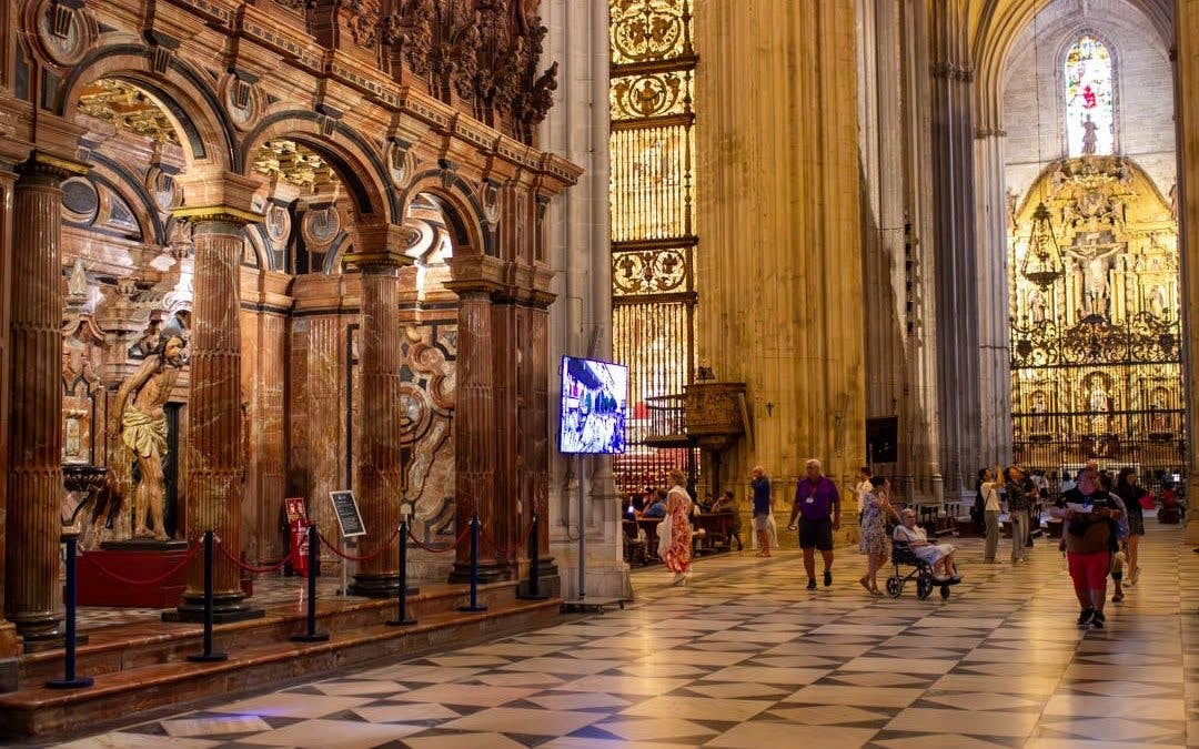 Seville Cathedral & La Giralda Private Guided Tour Image 5