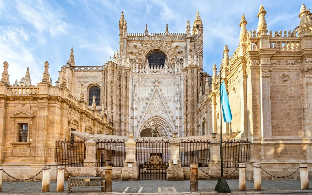 Seville Cathedral & La Giralda Skip-the-Line Guided Tour Image 1
