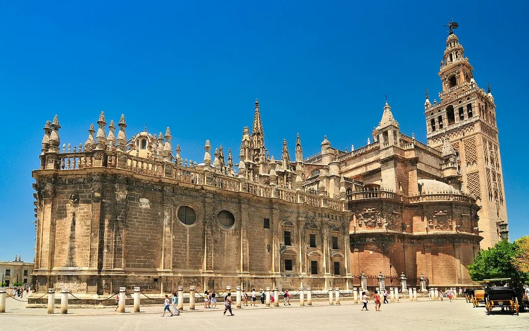 Seville Cathedral & La Giralda Small Group Skip-the-Line Guided Tour Image 2