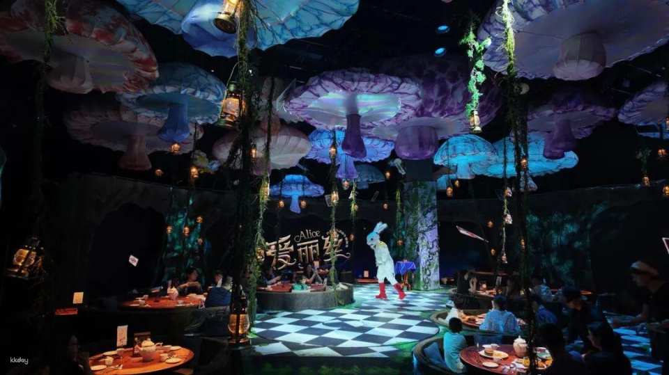 超級星魔方演藝餐廳 (遇見愛麗絲主題 沉浸式音樂劇餐秀/上海樂高樂園附近/免费换装体验)