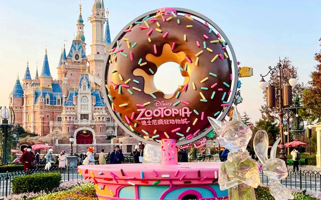 Shanghai Disneyland 1-Day Ticket with Premier Access (14 Attractions) Image 3