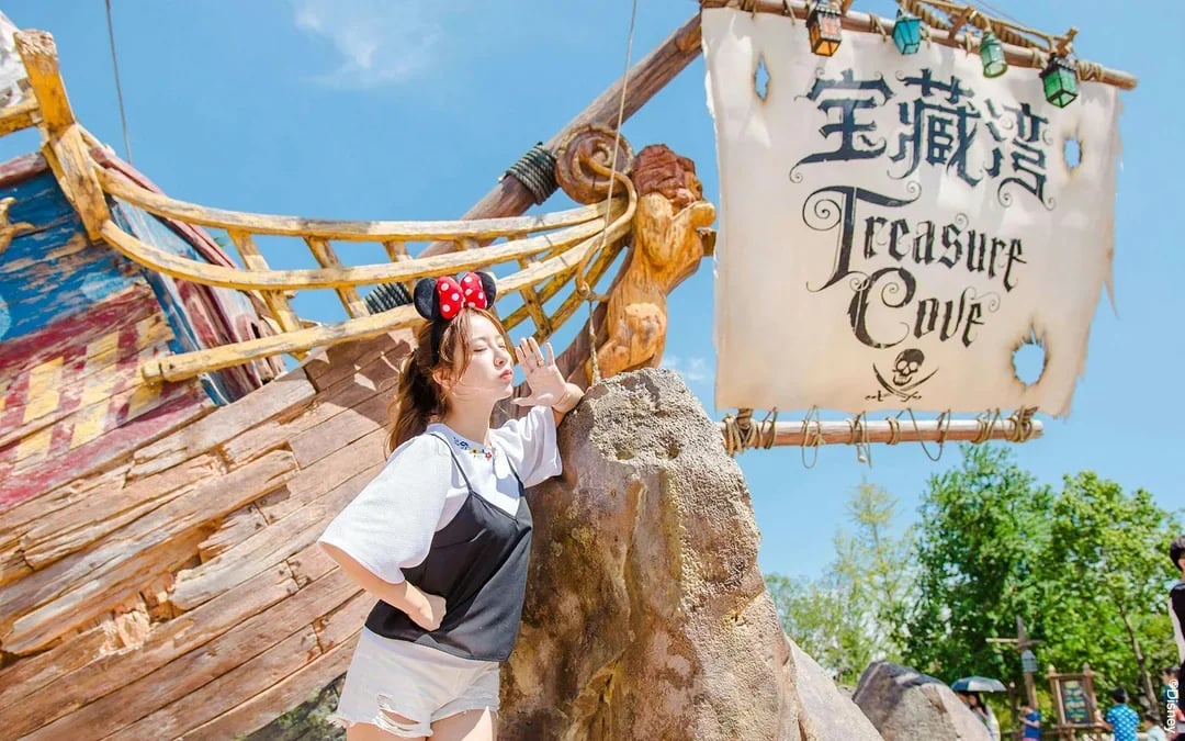 Shanghai Disneyland 1-Day Ticket with Premier Access (14 Attractions) Image 5