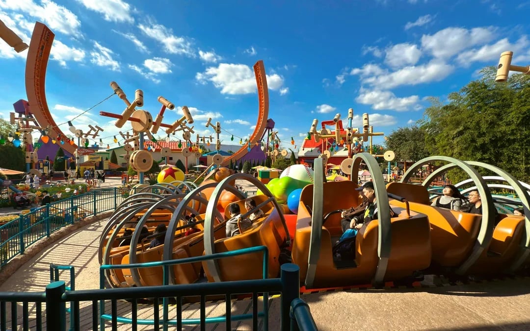 Shanghai Disneyland 1-Day Ticket with Unlimited Premier Access With Concierge Service (Min. 3 guests) Image 1