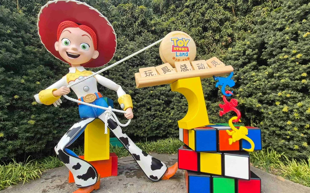 Shanghai Disneyland 1-Day Ticket with Unlimited Premier Access With Concierge Service (Min. 3 guests) Image 4