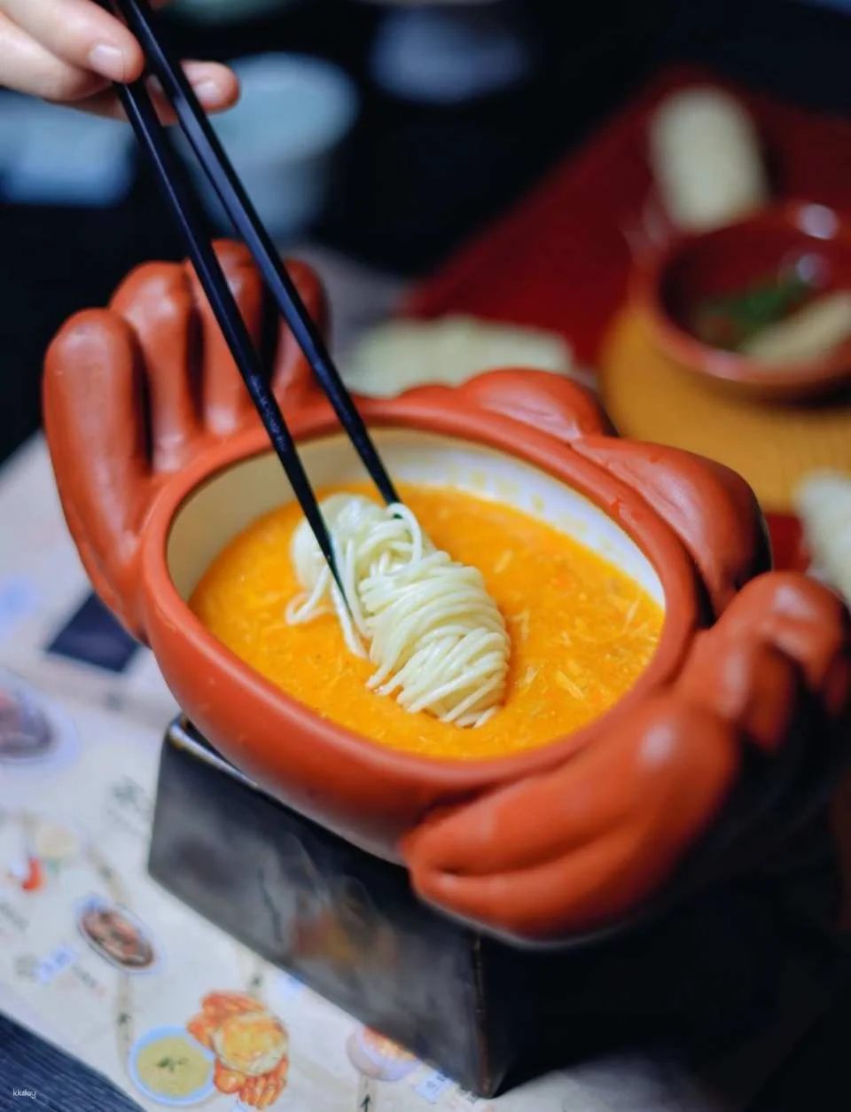 Shanghai Su Temple Crab Feast (an immersive crab feast featuring crab roe noodles and Dongpo pork inspired by Su Shi's poetry, near the Bund)