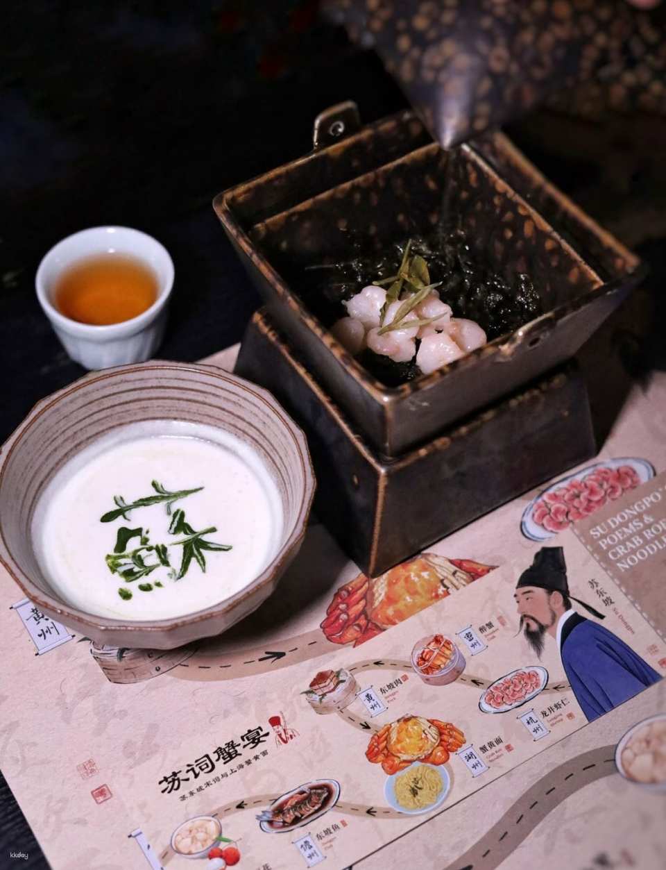 Shanghai Su Temple Crab Feast (an immersive crab feast featuring crab roe noodles and Dongpo pork inspired by Su Shi's poetry, near the Bund)