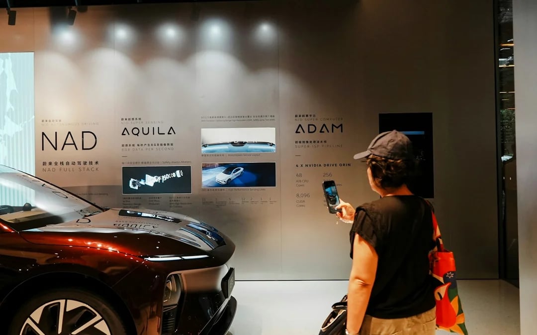 Shanghai Tech Guided Tour with Driverless Car Ride and Shanghai Tower Observation Deck Admission Image 1
