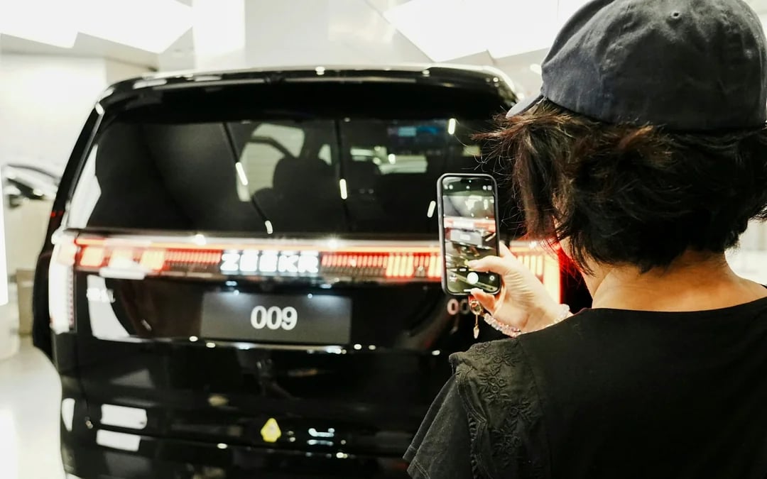 Shanghai Tech Guided Tour with Driverless Car Ride and Shanghai Tower Observation Deck Admission Image 4