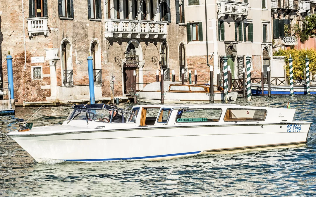 Shared Water Taxi Transfers: Venice Marco Polo Airport to/from Venice City Image 2