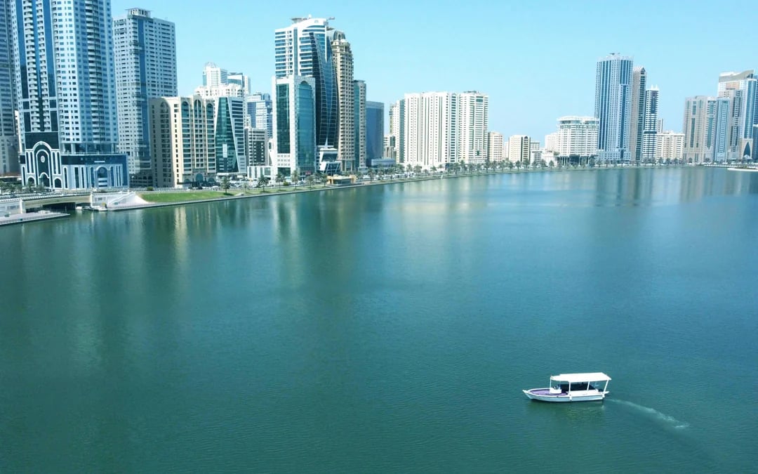 Sharjah Boat Tour with Al Noor Island Access Image 9