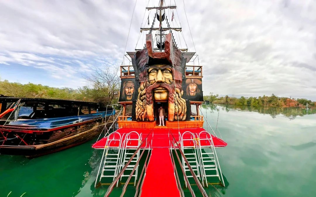 Side Pirate Ship Cruise with Lunch, Swimming Stops and Hotel Transfers Image 2