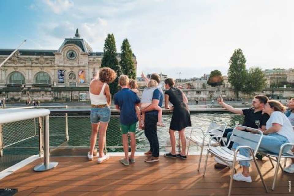 Sightseeing cruise tickets with live guide