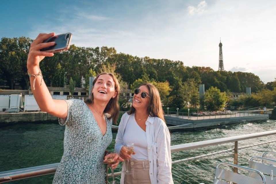 Sightseeing cruise tickets with live guide