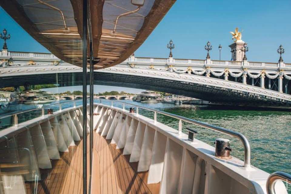 Sightseeing cruise tickets with live guide