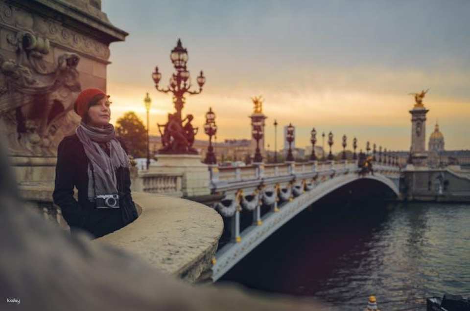 Sightseeing cruise on the Seine