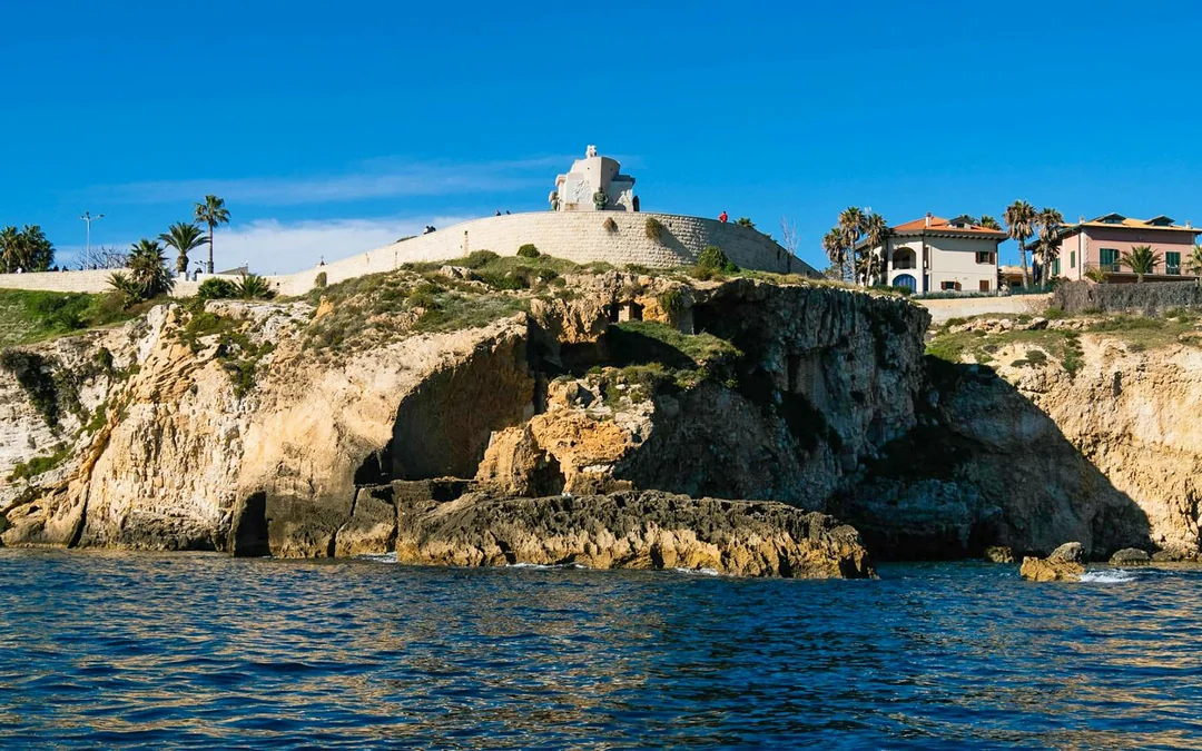 Sightseeing Cruise to Ortigia Island & Sea Caves Image 7