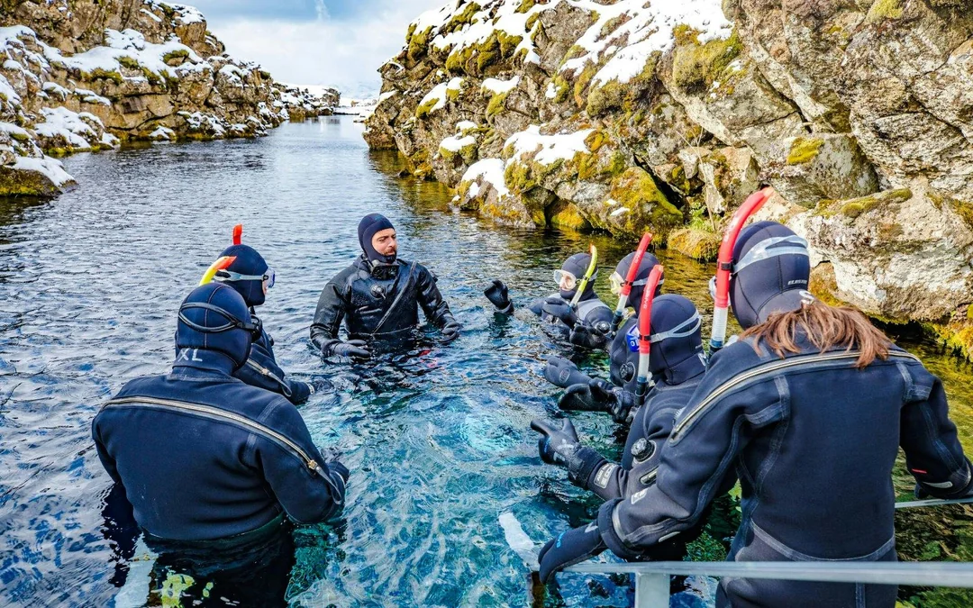 Silfra: Snorkeling or scubadiving between two continents tour with photos Image 1
