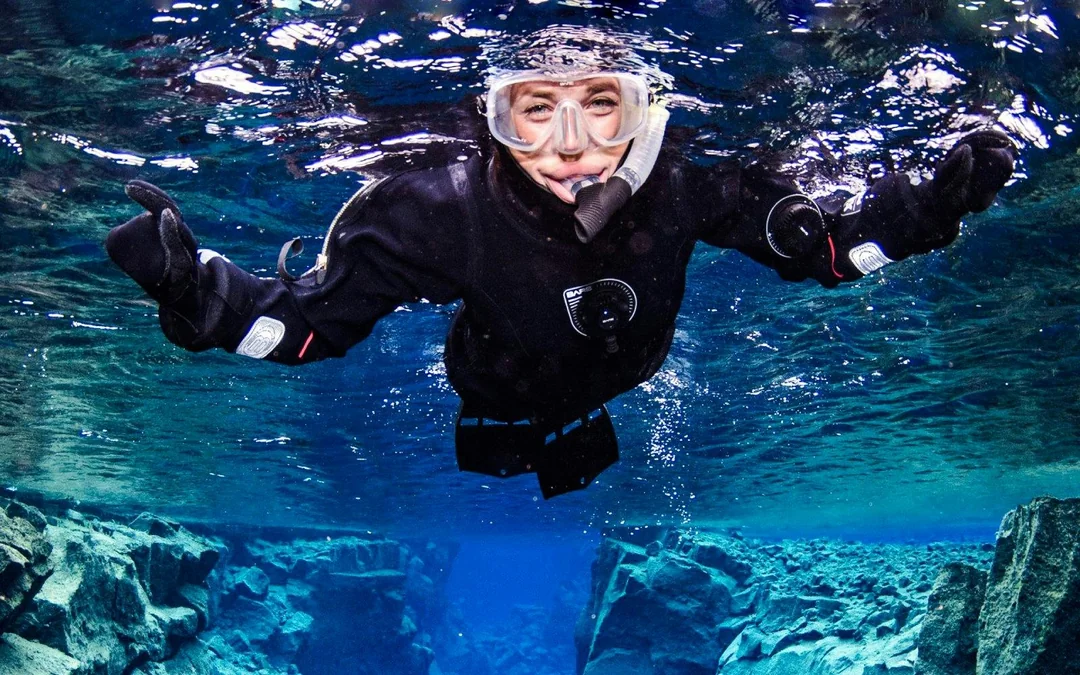 Silfra: Snorkeling or scubadiving between two continents tour with photos Image 4