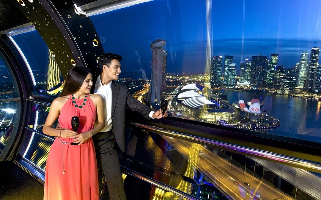 Singapore Flyer VIP Experience with Champagne or Singapore Sling Image 1