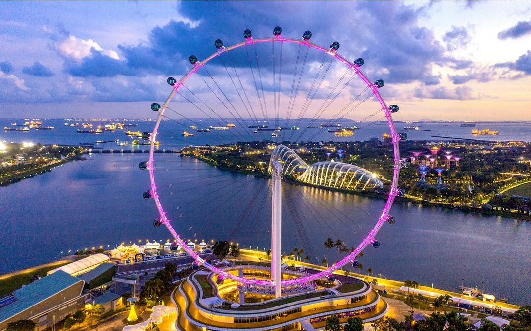 Singapore Flyer VIP Experience with Champagne or Singapore Sling Image 4