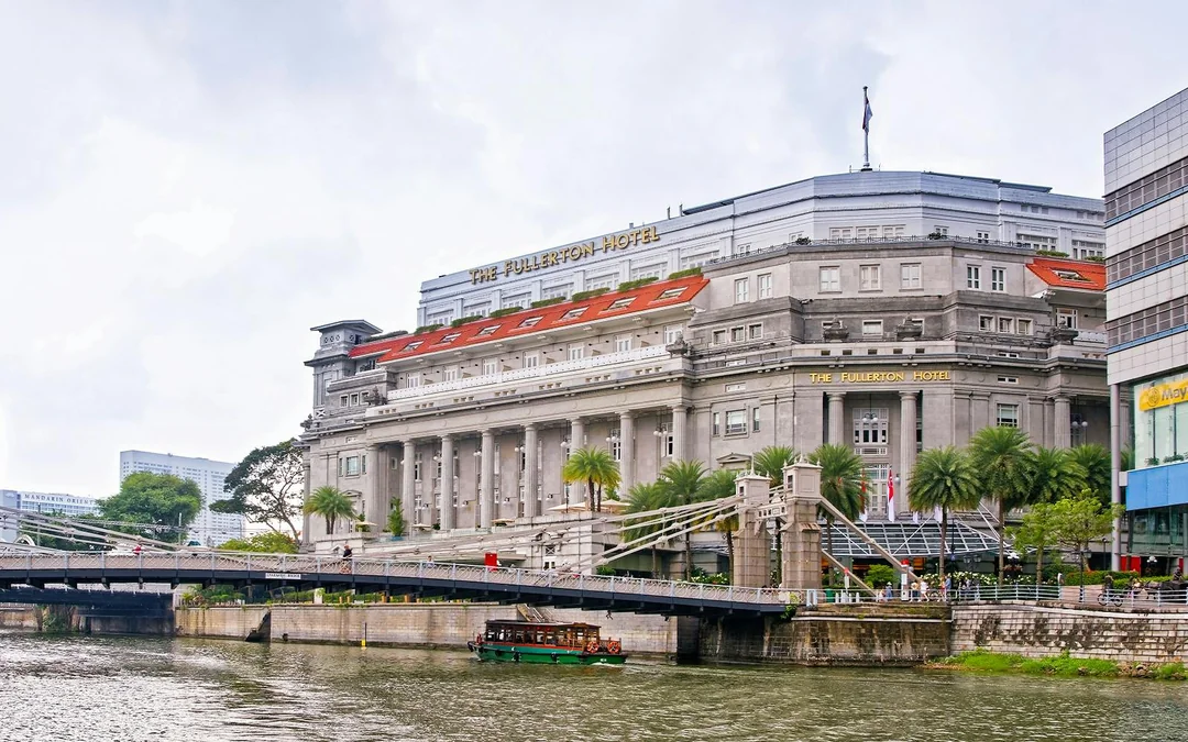 Singapore River Cruise + Chilli Crab and Seafood Experience Image 7