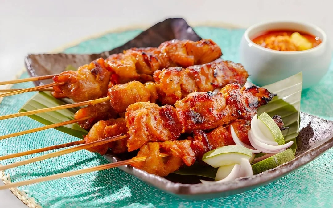 Singapore River Cruise + Chilli Crab and Seafood Experience Image 11