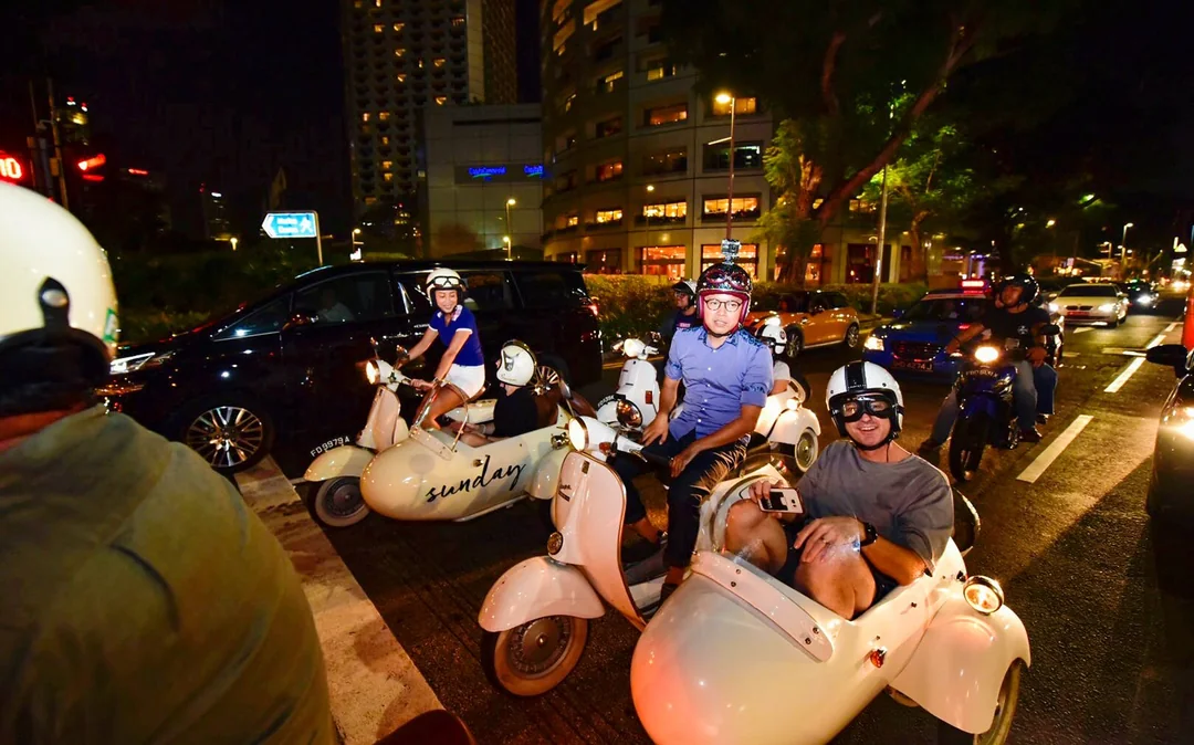Singapore Vintage Vespa Sidecar Night Tour Image 8