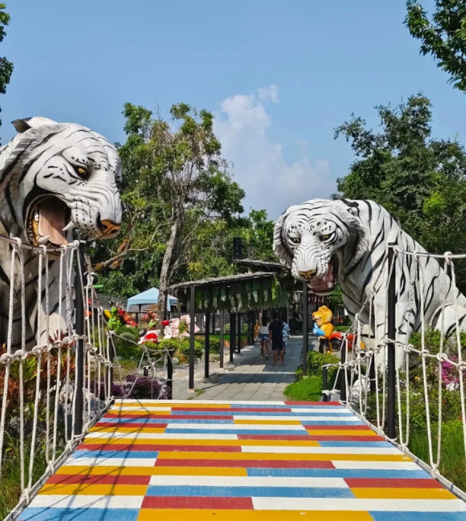 Siri Park & Zoo by Sriracha Tiger Zoo | Thailand