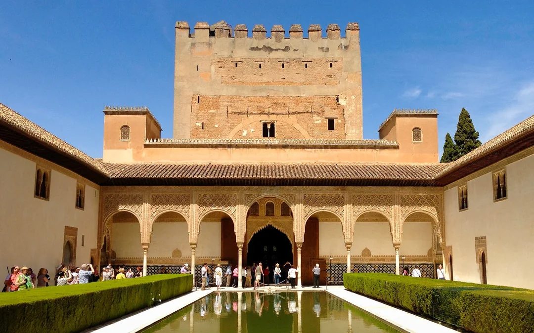 Skip-the-Line Guided Tour of Alhambra from Seville Image 1